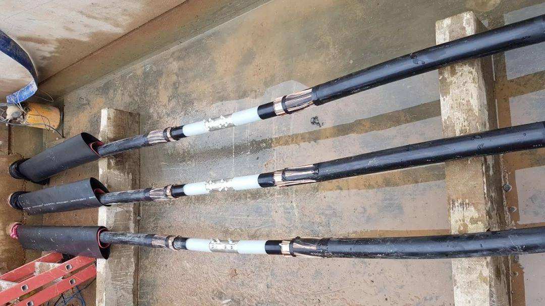 電纜故障點(diǎn)在接頭處的情況判斷